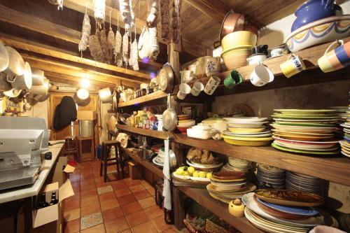 Hostal Centro Trekking A Cavallo Monte Brugiana