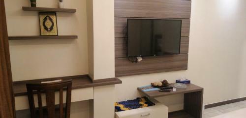 Seven Days Hotel