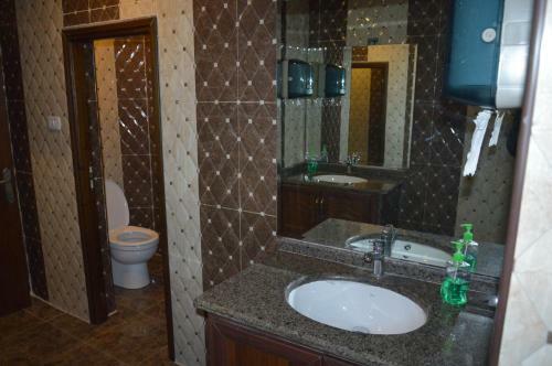 Seven Days Hotel