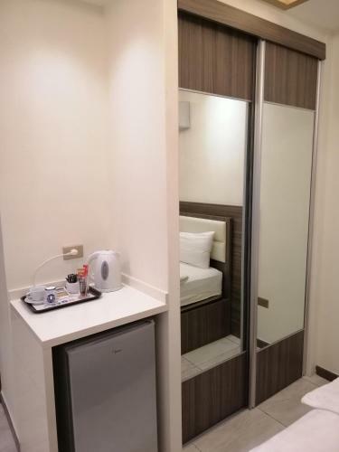 Seven Days Hotel