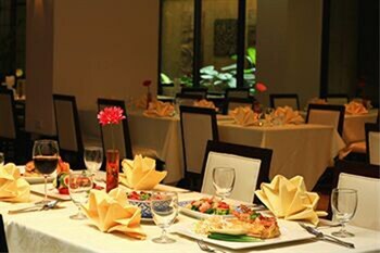 Pinnacle Lumpinee Hotel & Spa