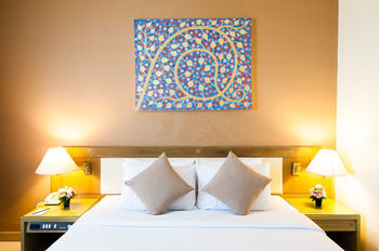 Pinnacle Lumpinee Hotel & Spa