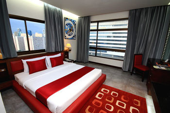 Pinnacle Lumpinee Hotel & Spa