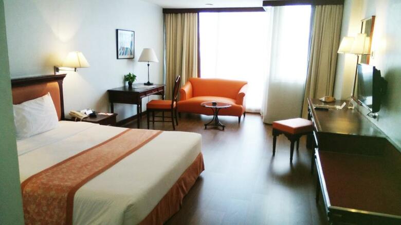 Tai-pan Hotel