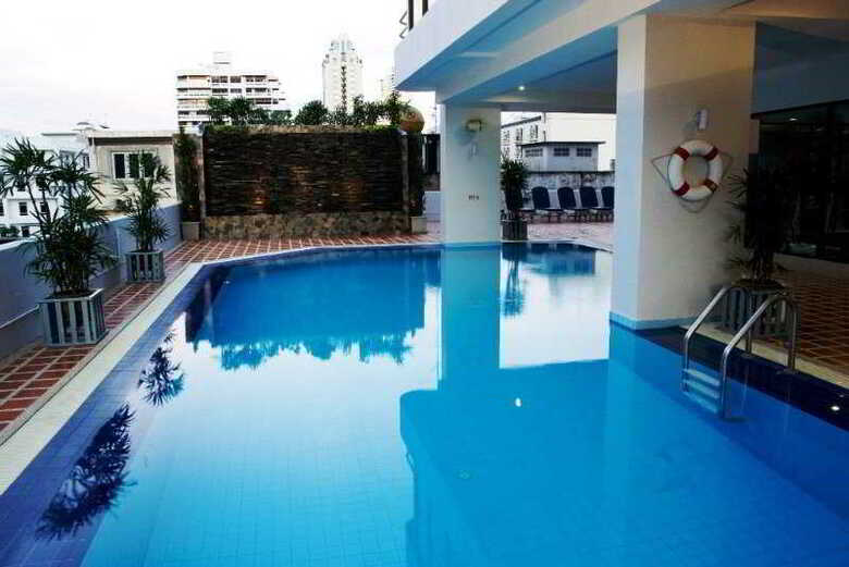 Tai-pan Hotel