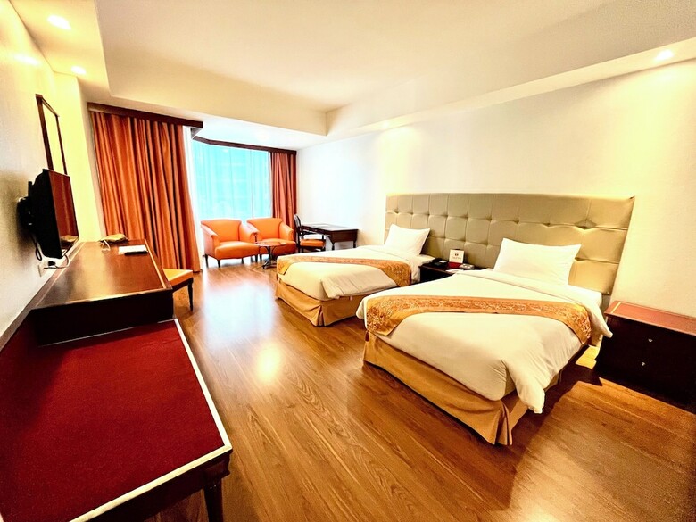 Tai-pan Hotel