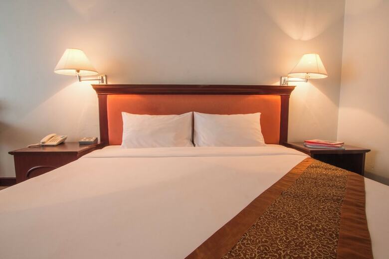 Tai-pan Hotel