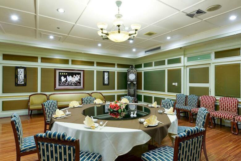 Windsor Suites Hotel