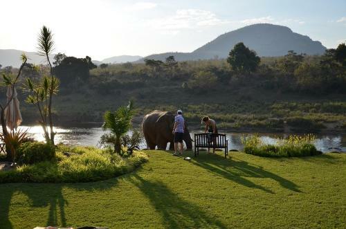 Villa Khandizwe River Lodge