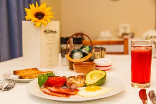 Hostal The Celtis Manor Guest House
