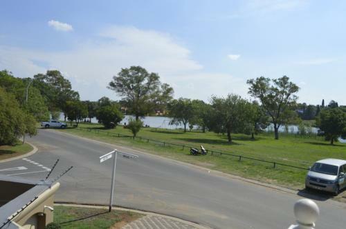 Hostal Lakeview Guest House