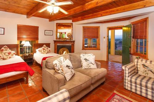 Hostal De Denne Guest House
