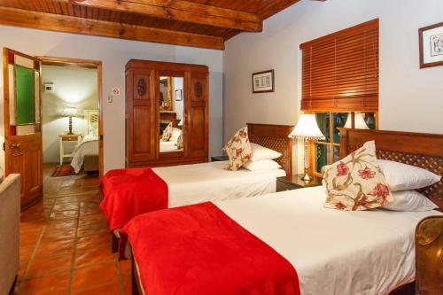 Hostal De Denne Guest House