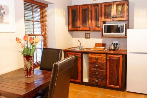 Hostal De Denne Guest House