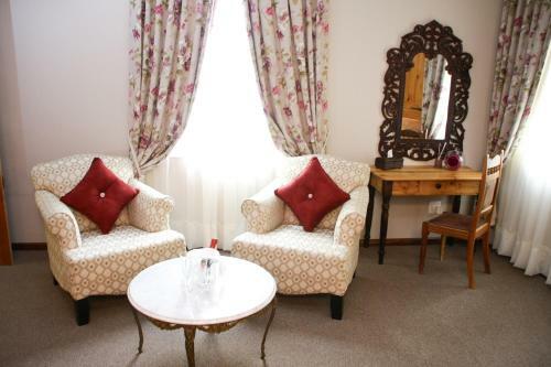 Hostal De Denne Guest House