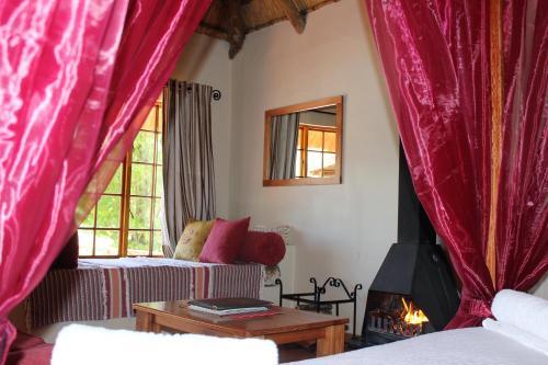 Hotel Lake Naverone Holiday Cottages