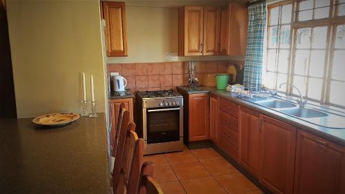 Hotel Lake Naverone Holiday Cottages
