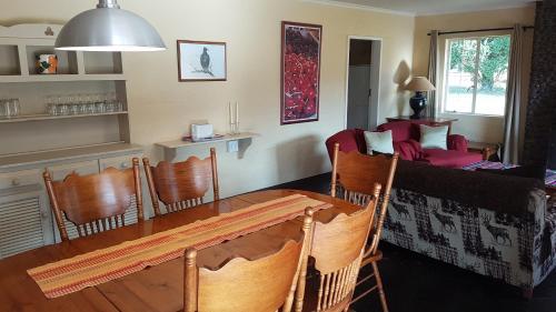 Hotel Lake Naverone Holiday Cottages