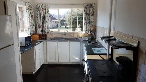 Hotel Lake Naverone Holiday Cottages