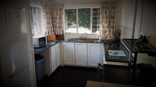 Hotel Lake Naverone Holiday Cottages