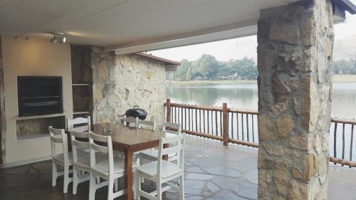 Hotel Lake Naverone Holiday Cottages