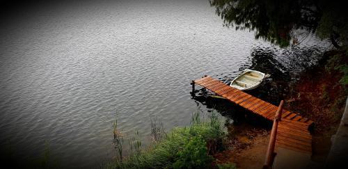 Hotel Lake Naverone Holiday Cottages