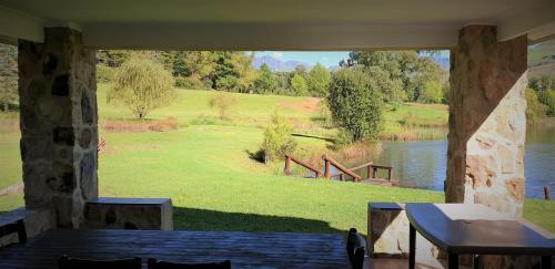 Hotel Lake Naverone Holiday Cottages
