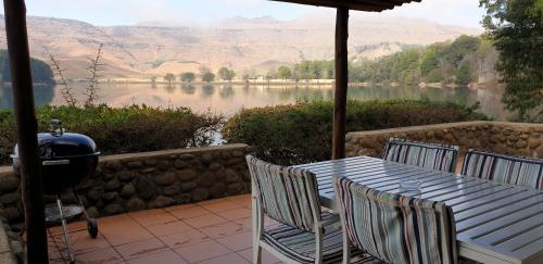 Hotel Lake Naverone Holiday Cottages
