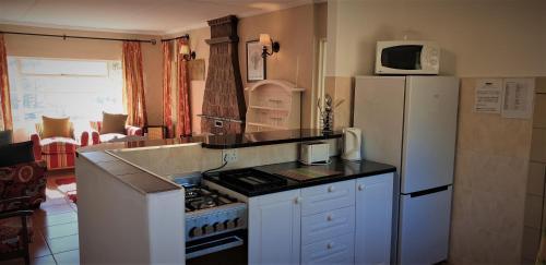 Hotel Lake Naverone Holiday Cottages