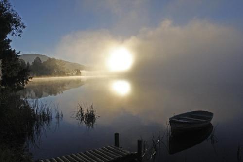 Hotel Lake Naverone Holiday Cottages