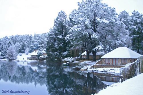 Hotel Lake Naverone Holiday Cottages