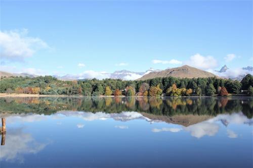 Hotel Lake Naverone Holiday Cottages