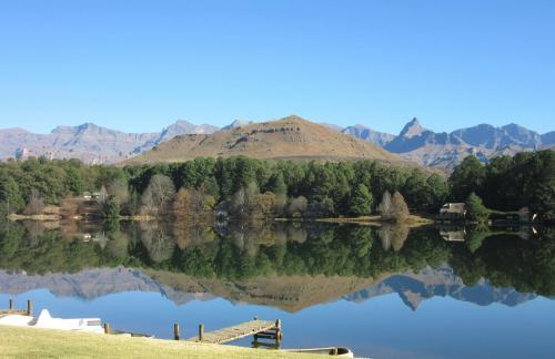 Hotel Lake Naverone Holiday Cottages