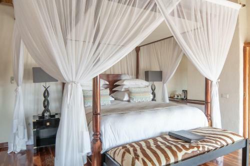 Royal Madikwe Luxury Safari Lodge