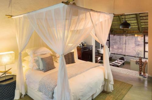 Royal Madikwe Luxury Safari Lodge