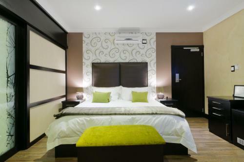 Hostal Executive Suites At 555