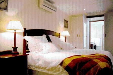 Hostal Kronenhoff Guesthouse