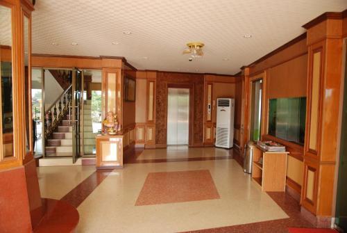Rose Garden Hotel