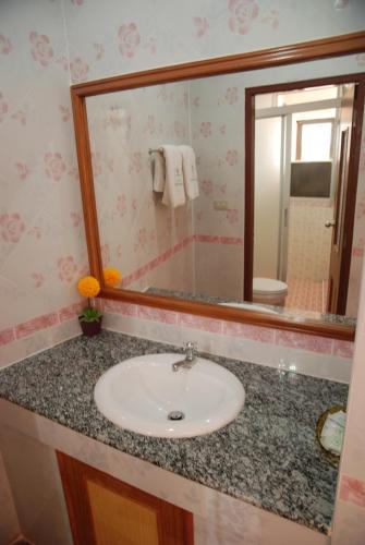 Rose Garden Hotel
