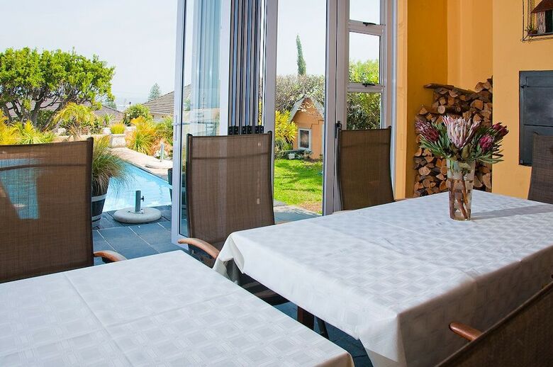 Hostal A Vue Guesthouse