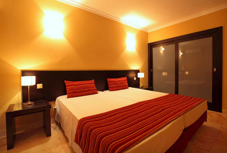 Topazio Mar Beach Hotel & Apartments