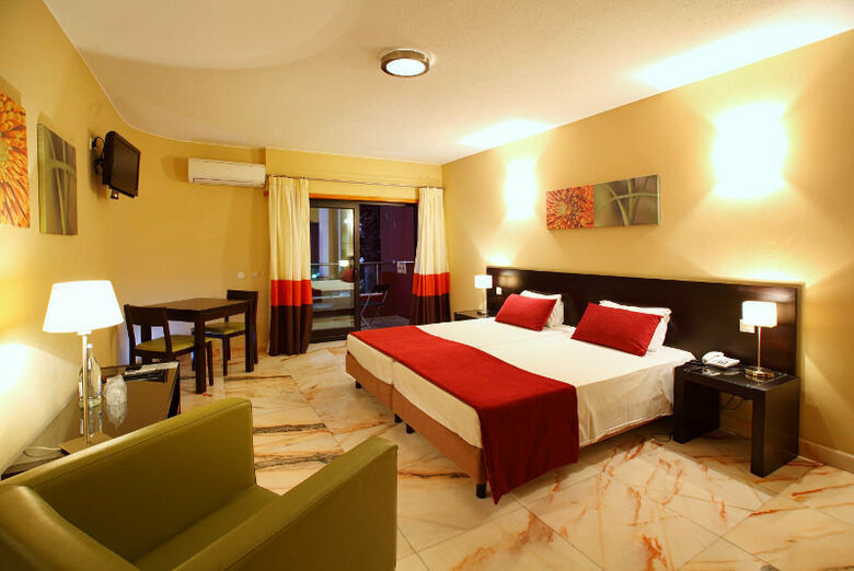 Topazio Mar Beach Hotel & Apartments