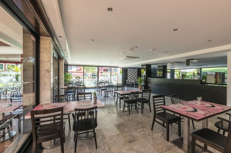 Topazio Mar Beach Hotel & Apartments