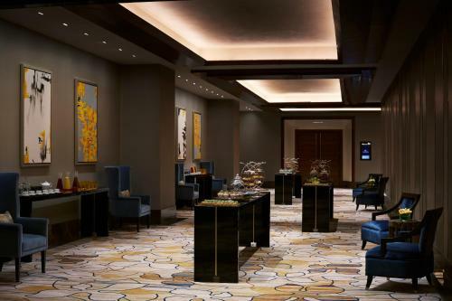 Hotel Solaire Resort & Casino