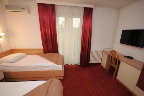 Golden Card Motel