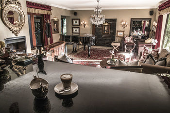 Hostal The Residence