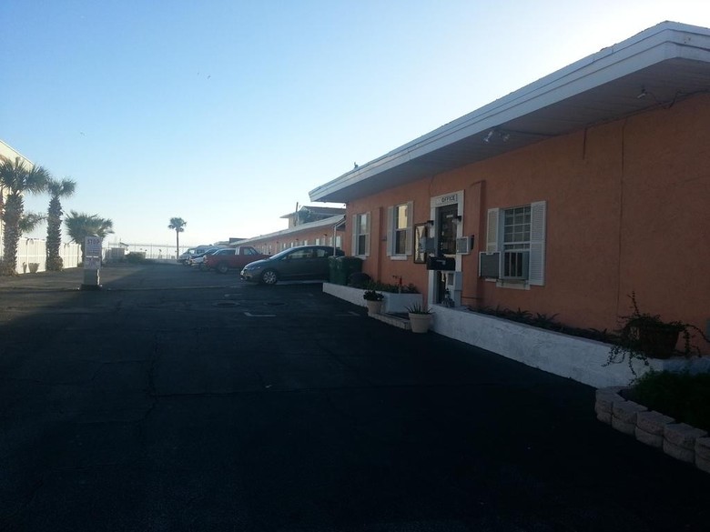 Beach Tropics Motel