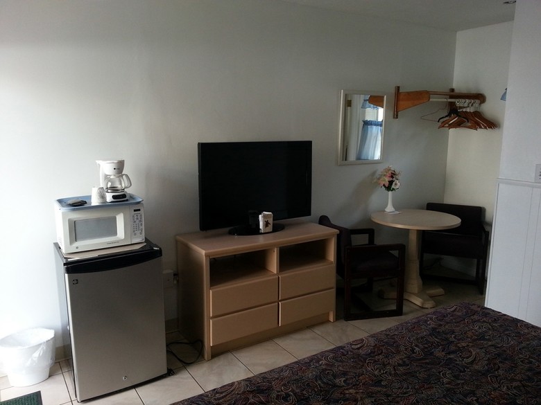 Beach Tropics Motel