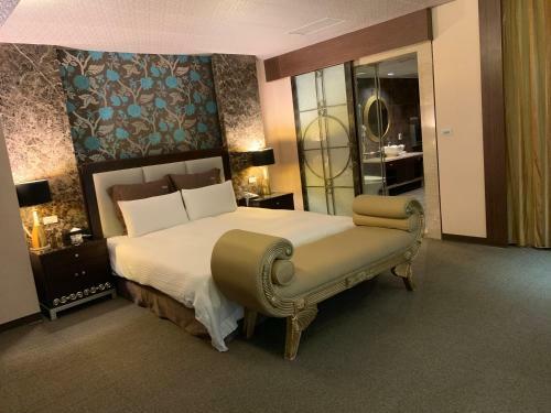 Crystal Business Motel