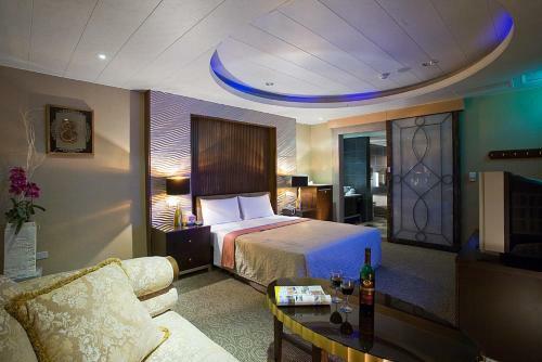 Crystal Business Motel